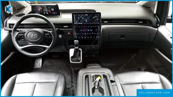 HYUNDAI STARIA 4WD TOURER 11-SEATER