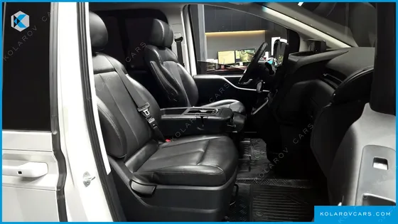 HYUNDAI STARIA 4WD TOURER 11-SEATER