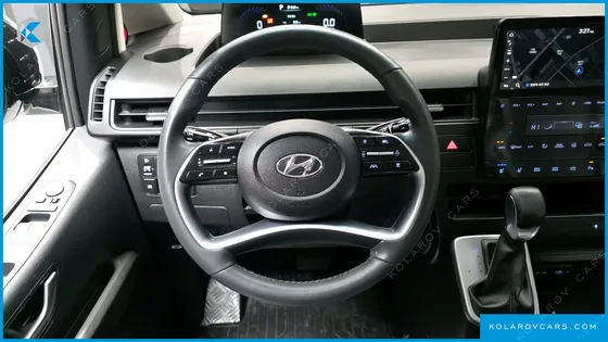 HYUNDAI STARIA 4WD TOURER 11-SEATER