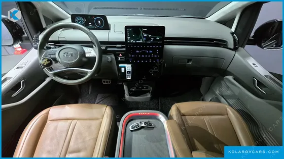 HYUNDAI STARIA 4WD LOUNGE 9-SEATER