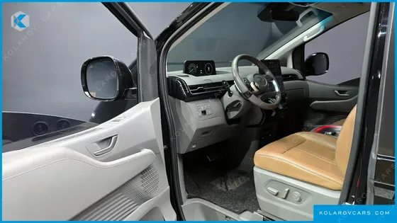HYUNDAI STARIA 4WD LOUNGE 9-SEATER
