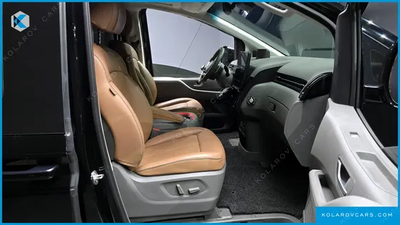 HYUNDAI STARIA 4WD LOUNGE 9-SEATER