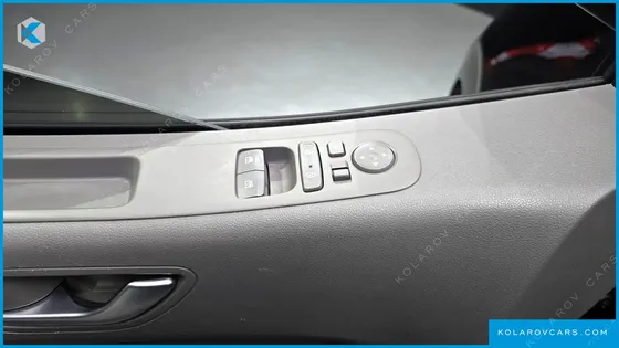 HYUNDAI STARIA 4WD LOUNGE 9-SEATER