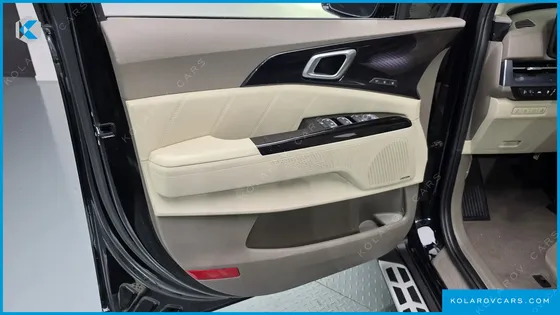 KIA CARNIVAL GASOLINE 9-SEATER HI-LIMOUSINE
