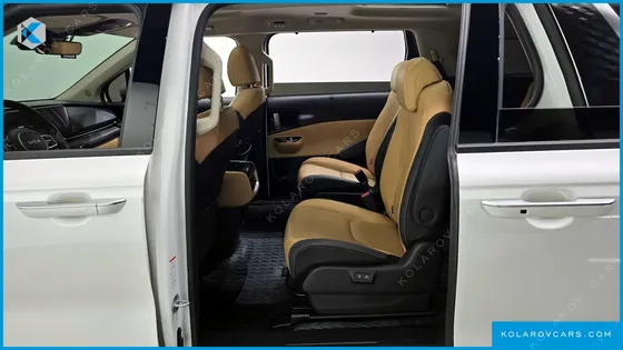 KIA CARNIVAL DIESEL 9-SEATER SIGNATURE