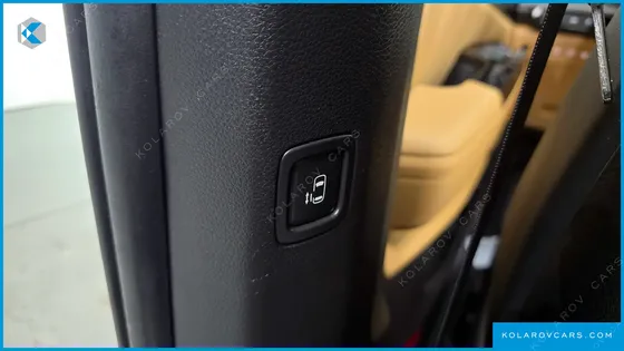 KIA CARNIVAL DIESEL 9-SEATER SIGNATURE