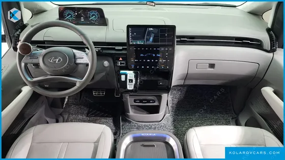 HYUNDAI STARIA 4WD LOUNGE 9-SEATER