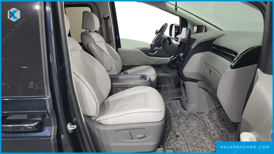 HYUNDAI STARIA 4WD LOUNGE 9-SEATER
