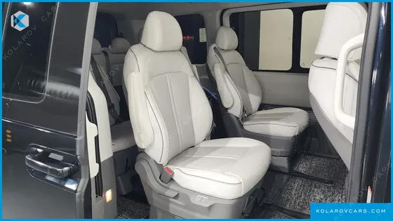 HYUNDAI STARIA 4WD LOUNGE 9-SEATER