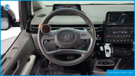 HYUNDAI STARIA 4WD LOUNGE 9-SEATER