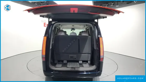 HYUNDAI STARIA 4WD LOUNGE 9-SEATER