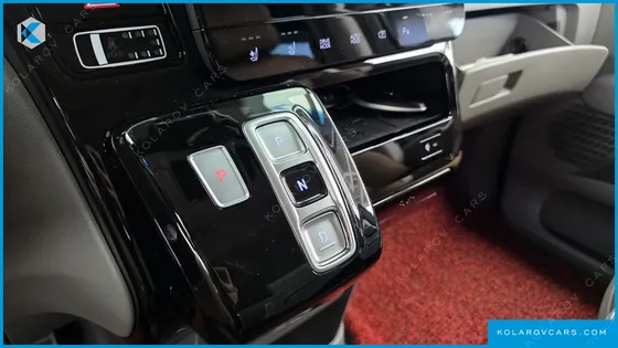 HYUNDAI STARIA L3.5 LOUNGE 9-SEATER