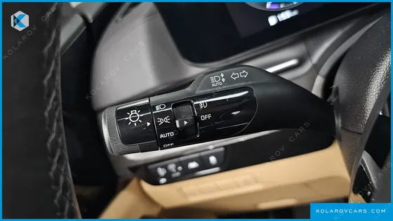 KIA CARNIVAL GASOLINE 9-SEATER SIGNATURE