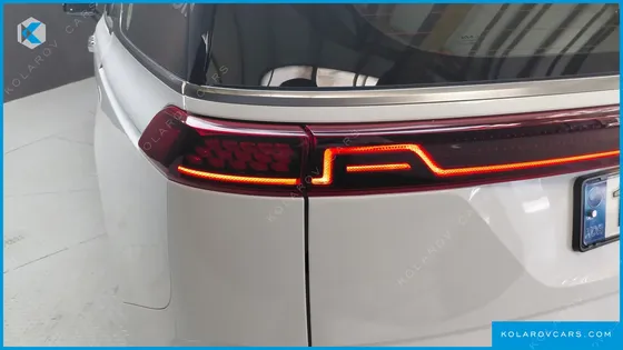 KIA CARNIVAL GASOLINE 9-SEATER SIGNATURE