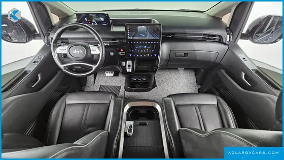 HYUNDAI STARIA 4WD LOUNGE 9-SEATER