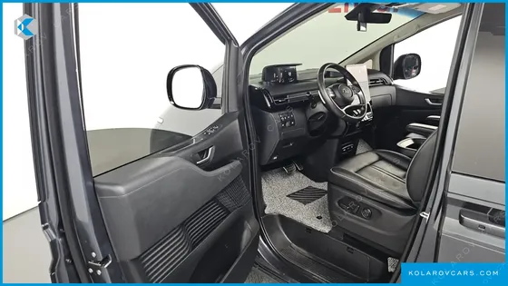HYUNDAI STARIA 4WD LOUNGE 9-SEATER