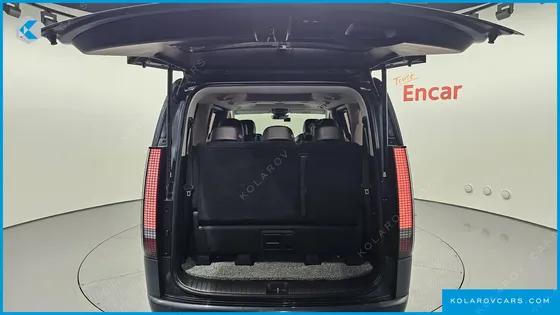 HYUNDAI STARIA 4WD LOUNGE 9-SEATER
