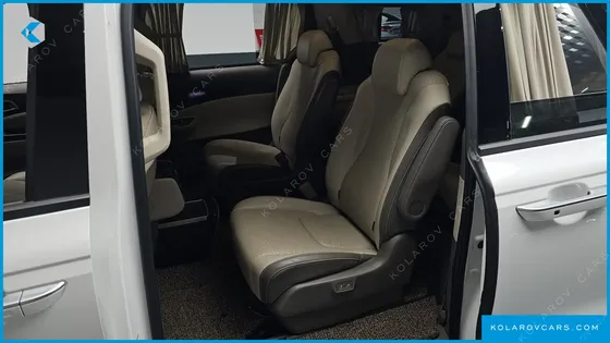 KIA CARNIVAL GASOLINE 9-SEATER HI-LIMOUSINE