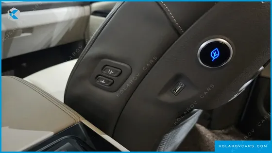 KIA CARNIVAL GASOLINE 9-SEATER HI-LIMOUSINE