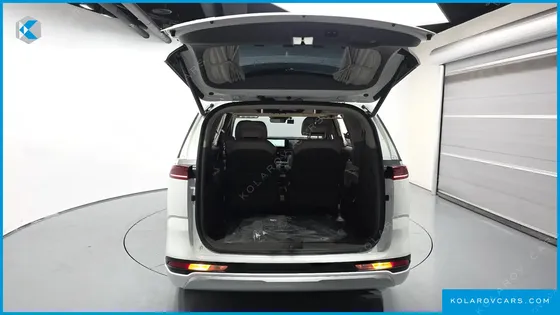 KIA CARNIVAL GASOLINE 7-SEATER HI-LIMOUSINE