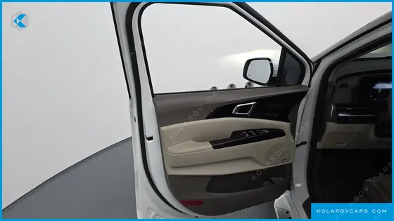 KIA CARNIVAL GASOLINE 7-SEATER HI-LIMOUSINE