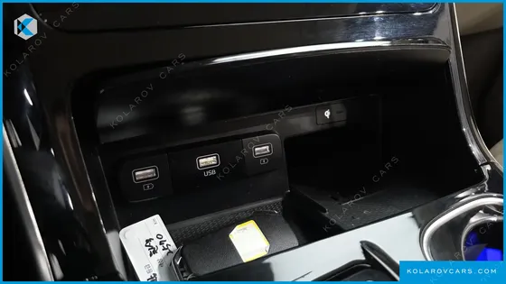 KIA CARNIVAL GASOLINE 7-SEATER HI-LIMOUSINE