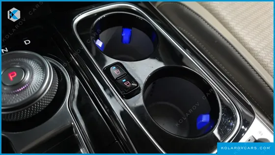 KIA CARNIVAL GASOLINE 7-SEATER HI-LIMOUSINE