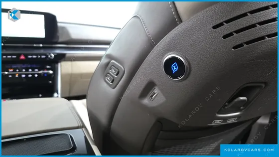 KIA CARNIVAL GASOLINE 7-SEATER HI-LIMOUSINE
