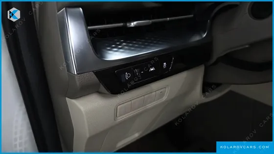 KIA CARNIVAL GASOLINE 7-SEATER HI-LIMOUSINE