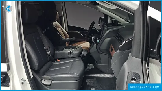 HYUNDAI STARIA L3.5 CARGO 3-SEATER