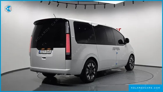 HYUNDAI STARIA LOUNGE 9-SEATER