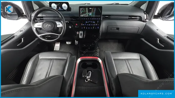 HYUNDAI STARIA LOUNGE 9-SEATER