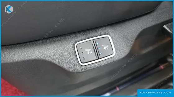 HYUNDAI STARIA LOUNGE 9-SEATER