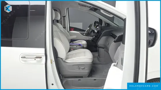 HYUNDAI STARIA L3.5 LOUNGE 9-SEATER