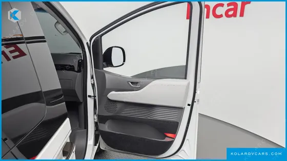 HYUNDAI STARIA L3.5 LOUNGE 9-SEATER