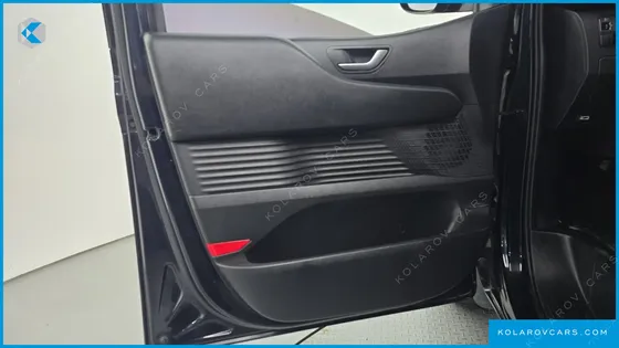 HYUNDAI STARIA TOURER 11-SEATER