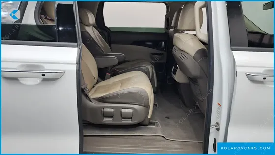 KIA CARNIVAL GASOLINE 7-SEATER HI-LIMOUSINE