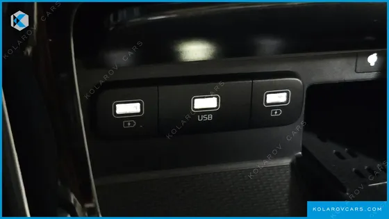 KIA CARNIVAL GASOLINE 9-SEATER HI-LIMOUSINE