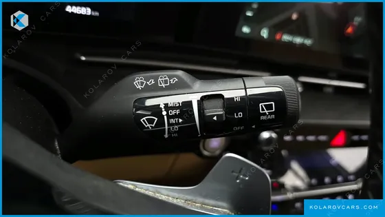 KIA CARNIVAL DIESEL 9-SEATER SIGNATURE