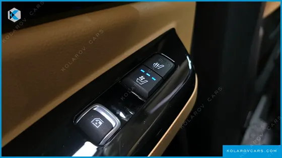 KIA CARNIVAL DIESEL 9-SEATER SIGNATURE