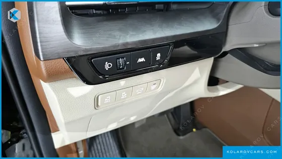 KIA CARNIVAL GASOLINE 9-SEATER SIGNATURE