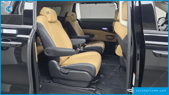 KIA CARNIVAL DIESEL 9-SEATER SIGNATURE