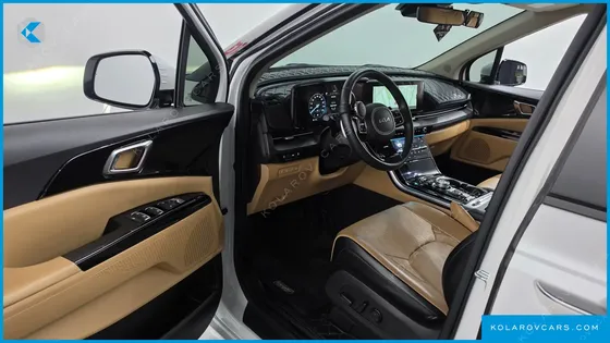 KIA CARNIVAL GASOLINE 7-SEATER NOBLESSE