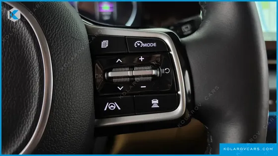 KIA CARNIVAL GASOLINE 7-SEATER NOBLESSE