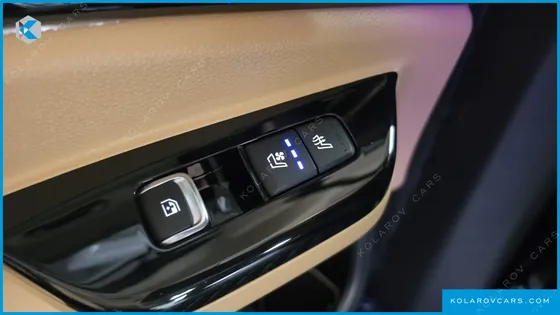 KIA CARNIVAL GASOLINE 7-SEATER NOBLESSE