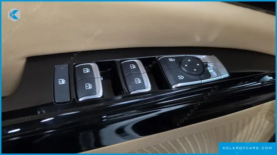 KIA CARNIVAL GASOLINE 7-SEATER NOBLESSE