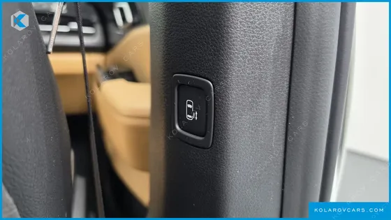 KIA CARNIVAL GASOLINE 7-SEATER NOBLESSE