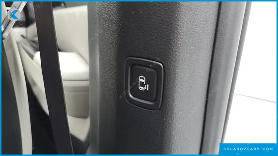 KIA CARNIVAL DIESEL 9-SEATER SIGNATURE