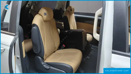 KIA CARNIVAL GASOLINE 11-SEATER PRESTIGE