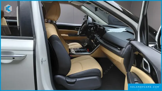 KIA CARNIVAL GASOLINE 11-SEATER PRESTIGE